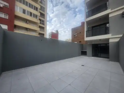Alquiler departamento a estrenar con patio en barrio abasto