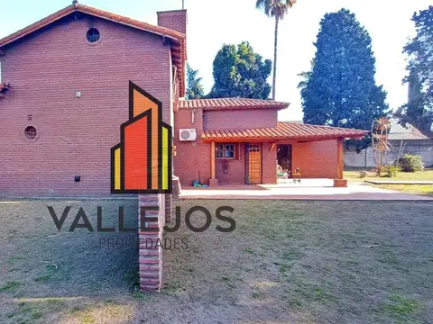Casa 5 ambientes con 4 baños