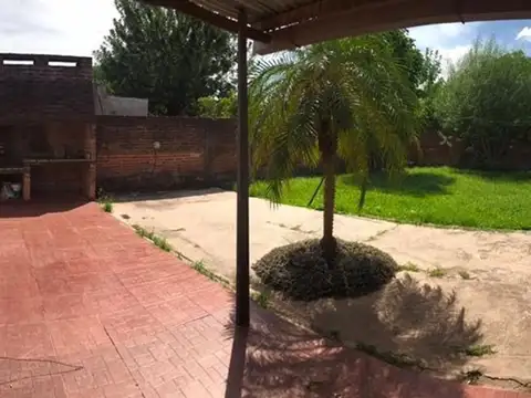 Casa en Alquiler con 1 cochera