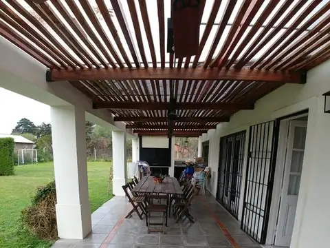 Casa en Venta con 2 cocheras