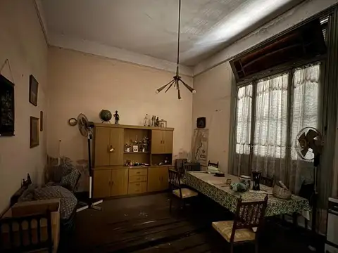 Casa 7 ambientes con 1 baño