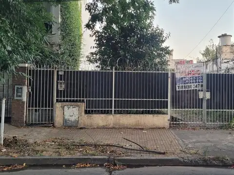 Oportunidad para constructores - Amplio lote en venta