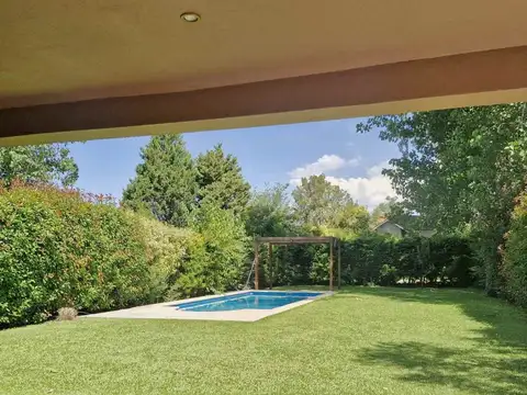 Casa 4 ambientes con 4 baños