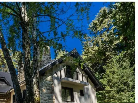 Exclusiva propiedad familiar en Circuito Chico, Privacidad.  Bosque. Vista parcial al lago.