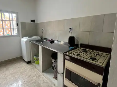 Casa 4 ambientes con 1 baño