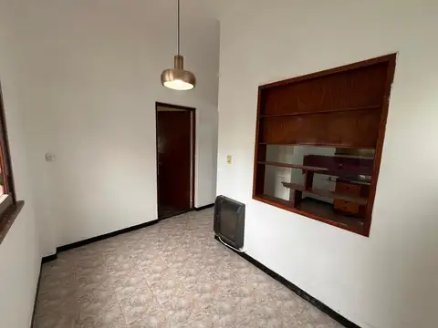 Alquilo PH de 2 ambientes con patio en Sarandi