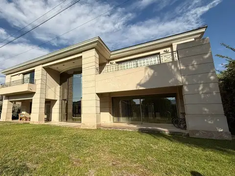 Casa en venta Barrio Dalvian 5 habitaciones 1200m2