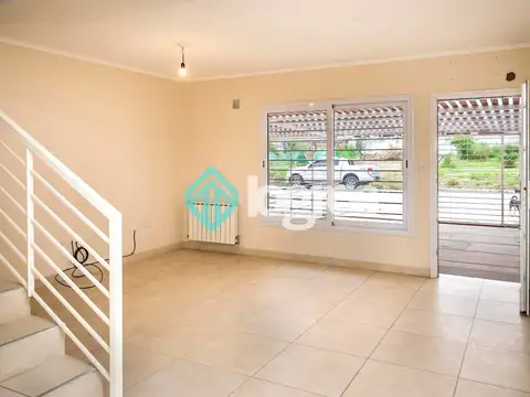Casa 4 ambientes con 2 baños