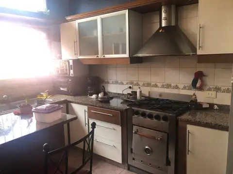 Vta. casa americana 2 plantas, play y jardìn Haedo