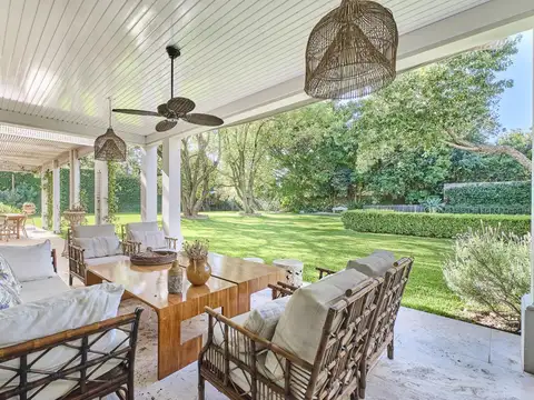 Casa en Venta con 4 cocheras