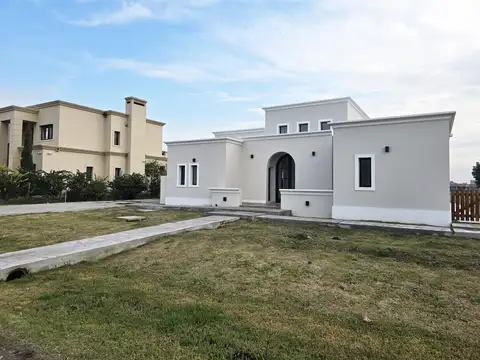 Casa 5 ambientes con 3 baños