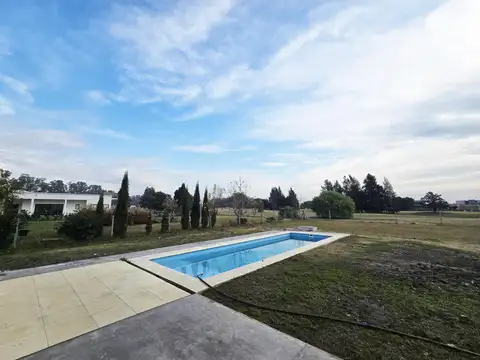 Casa en Alquiler con 1 cochera