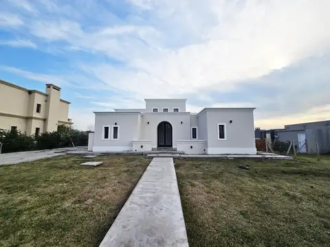 Casa en Alquiler en Pilar, $ 2.500.000