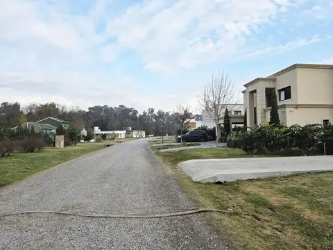 Casa en Alquiler con 1 cochera