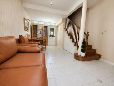 Casa 3 ambientes con 2 baños