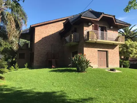 Casa 5 ambientes con 4 baños