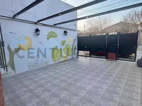 VENTA DUPLEX 4 AMB C/COCHERA Y JARDIN.VILLA BOSCH