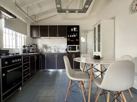 Casa 5 ambientes con 3 baños