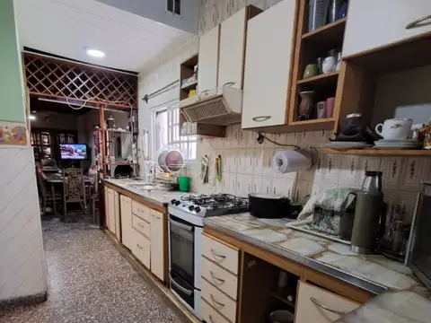 CASA 4 AMB C/ 3 BAÑOS, QUINCHO, PATIO C/ PILETA Y GARAGE CUBIERTO