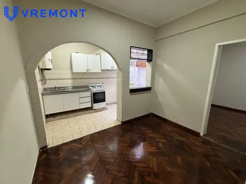 Alberti 500. Departamento de 2 ambientes en alquiler. PB con patio. Balvanera