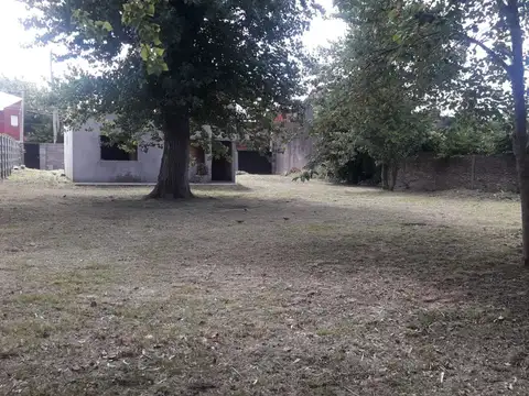 VENTA TERRENO 20 POR 50 CASTELAR. PERMUTA/FINANCIA