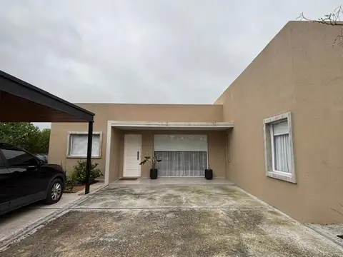 Linda casa en una planta en venta Altos de manzanares