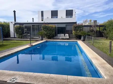 CASA EN LOTE INTERNO EN EL CANTON ISLAS