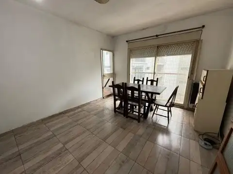 Venta Depto 4 Amb con espacio guardacoches fijo OPORTUNIDAD A REFACCIONAR