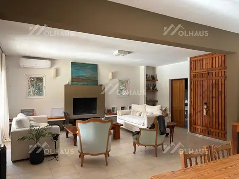 Casa en Alquiler con 1 cochera