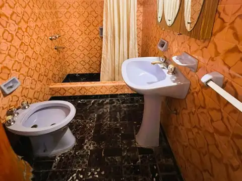 Depto Tipo Casa en Venta 50 años
