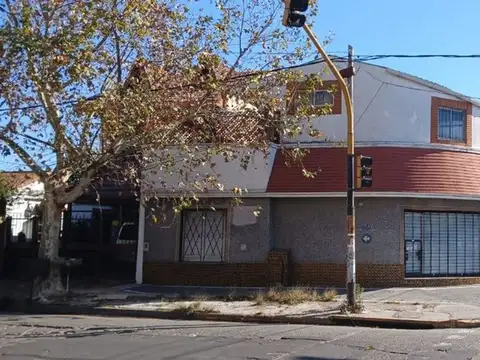 VENTA CASA 3 AMB CON COCHERA, LOCAL Y DEPTO -LANUS