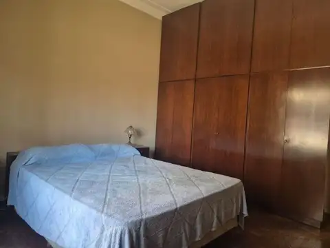 VENTA CASA 3 AMB CON COCHERA, LOCAL Y DEPTO -LANUS