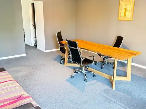 OFICINA EN LA HORQUETA, LO QUE NO HAY !!!