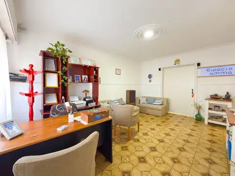 Casa 6 ambientes con 2 baños