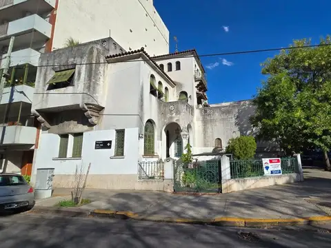 VENTA-CASA 5 AMBIENTES 360M2 CUB-VILLA DEL PARQUE