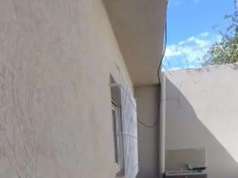 CASA  DE 1 DORMITORIO CON GARAJE PARA 2 AUTOS   (sin mascotas)