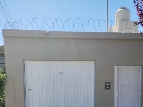 CASA  DE 1 DORMITORIO CON GARAJE PARA 2 AUTOS   (sin mascotas)