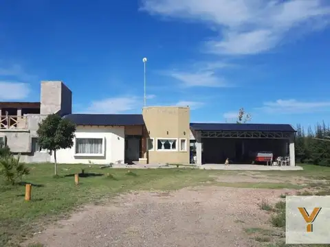 Casa en venta - 3 Dormitorios 2 Baños - 5.000Mts2 - Mendoza