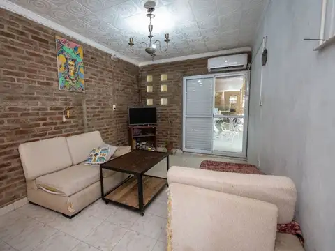 Oportunidad Única – Casa con Patio y Cochera