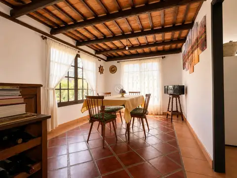 Casa 5 ambientes con 2 baños