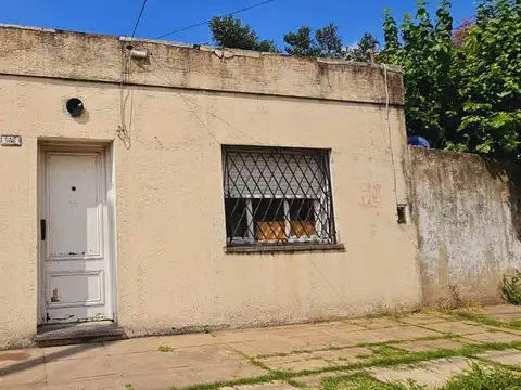 VENTA CASA 3 AMB + DEPTO 2 AMB IDEAL MULTIFAMILIAR