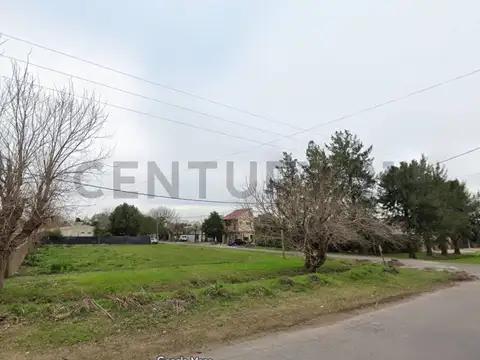 Lote escriturado a la VENTA sobre la esquina 508 y 132  / 300 m2 sobre esquina al frente