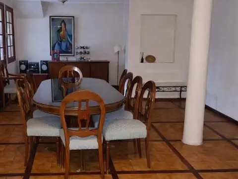 Casa 8 ambientes con 4 baños