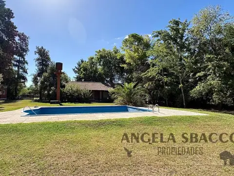 Casa 2 ambientes con 2 baños