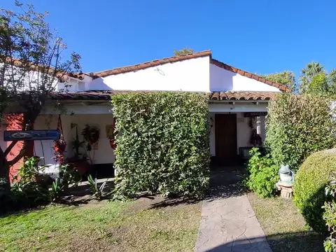 Casa 7 ambientes con 2 baños