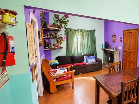 Casa 7 ambientes con 2 baños