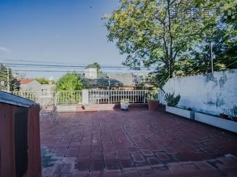 Casa en Villa Pueyrredon 3 ambientes, cochera y terraza, lote 8,16x11