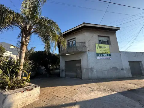 Carlos Pellegrini 300