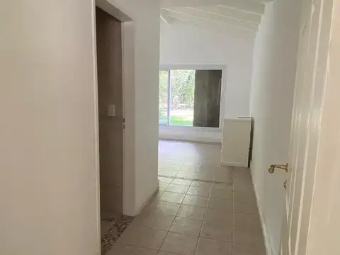 Casa en Alquiler con 2 cocheras