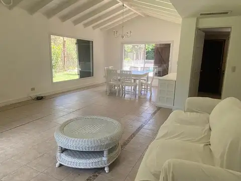 Casa en Alquiler en Countries y Barrios Cerrados en Pilar, USD 2.500